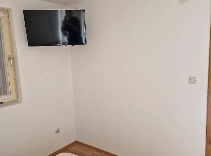 Apartment Misic